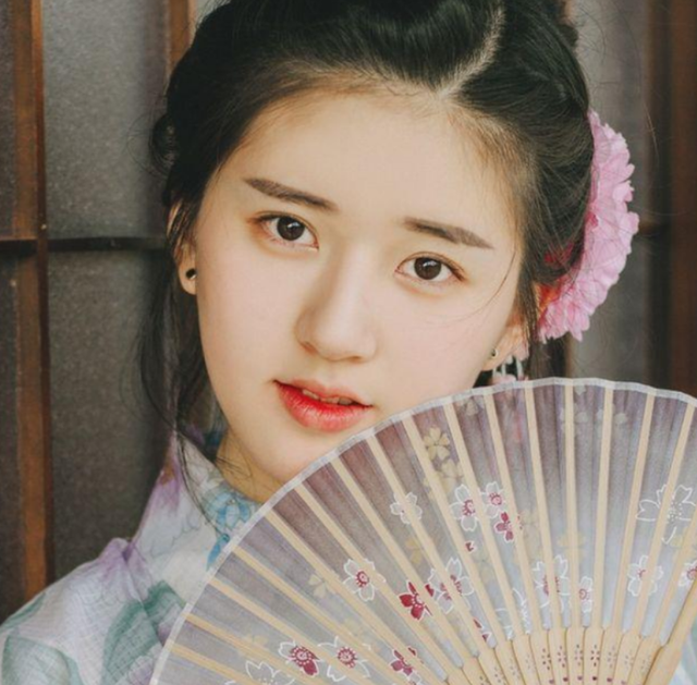 赵露思|赵露思为拍新剧瘦了20斤，瘦成小V字，纤纤细腰，让人羡慕了