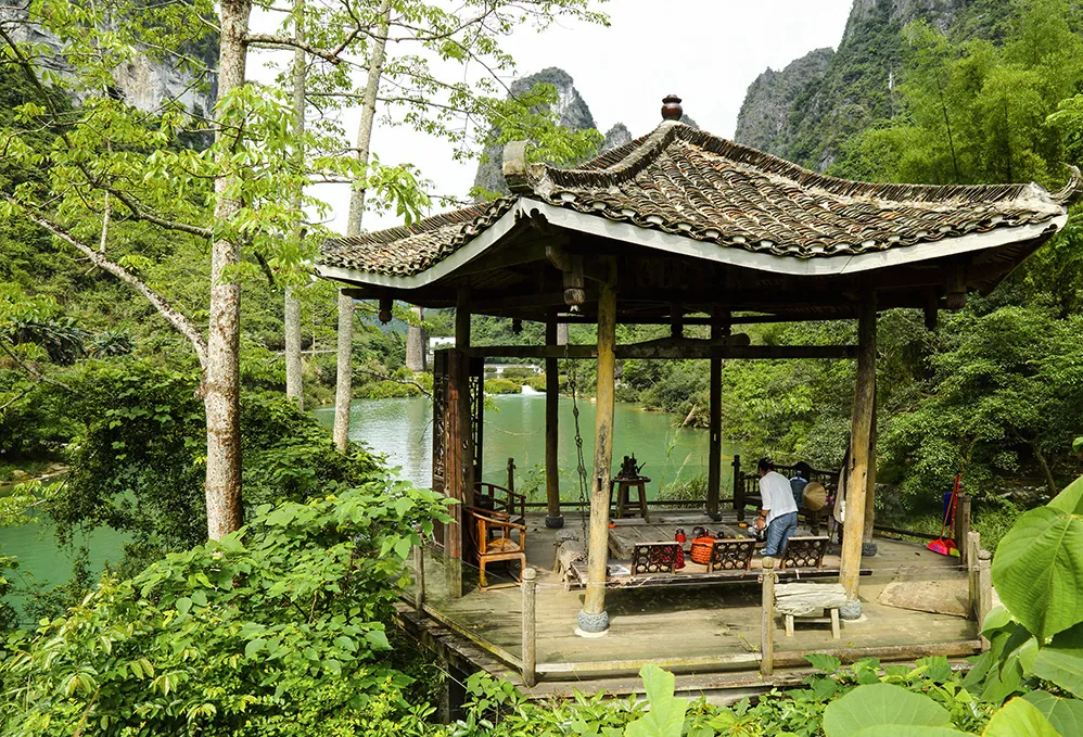 新广西 据说这是国内最美的景观公路之一,沿着它走,可以到达“秘境桃花源”