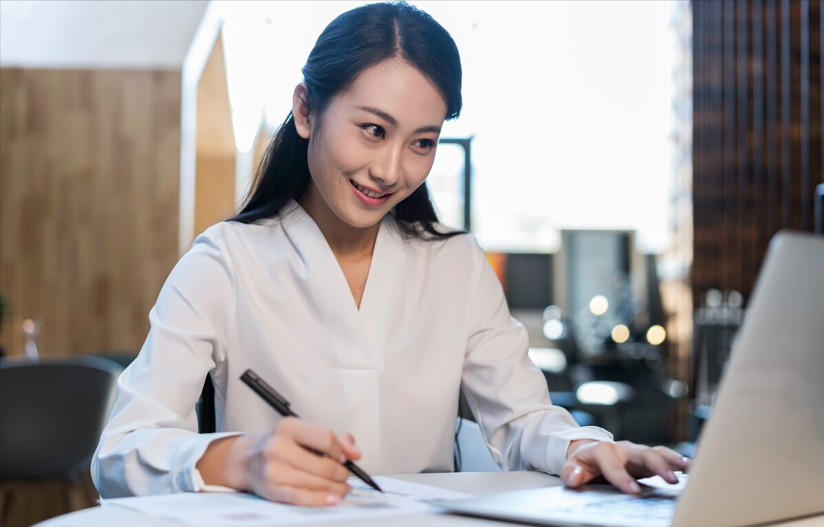 护士|男生喜欢的女友职业排行，公务员仅排第2，榜首自带主角光环