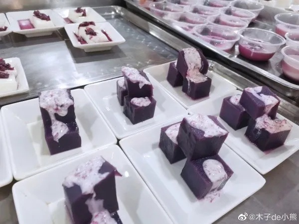 法制播报 酸了！高校食堂玫瑰宴冲上热搜，画面曝光“馋哭”网友！