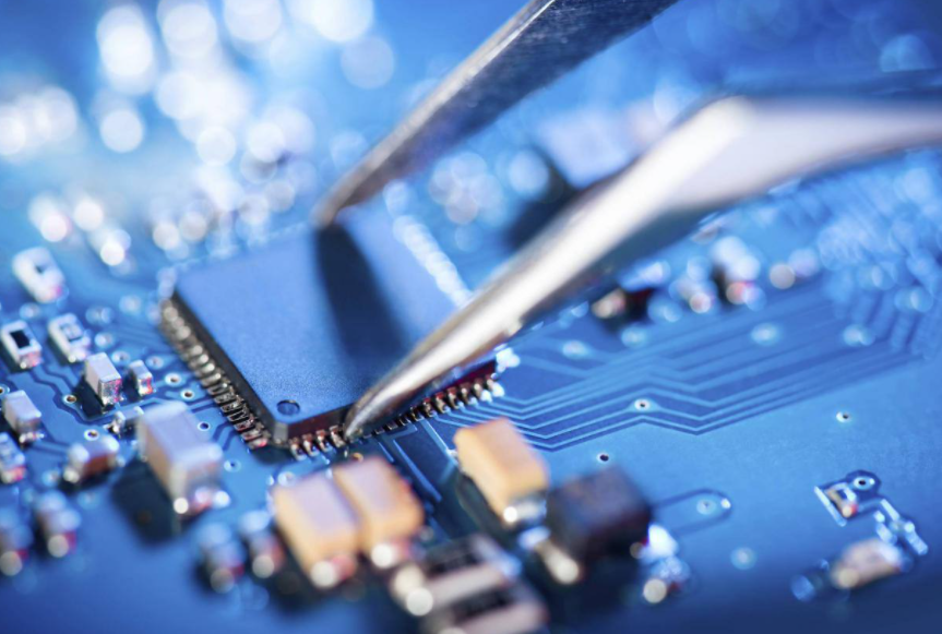 |英特尔刚“宣战”,中方果断亮出一张底牌反击,网友推荐这招绝了