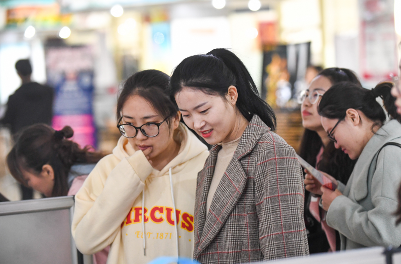 大学生|下月起中国烟草在全国招人，年薪可达6位数，3类人报考更具优势