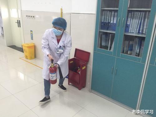 老李侃学习|南方科技大学出现突发事件，一博士后头顶火苗，校方已发布回应