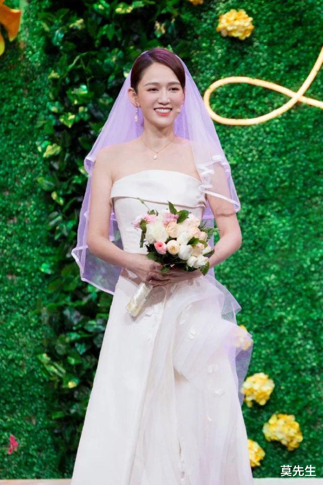 陈乔恩|低调隐婚？陈乔恩深夜甜喊艾伦老公，她穿上婚纱的样子好美