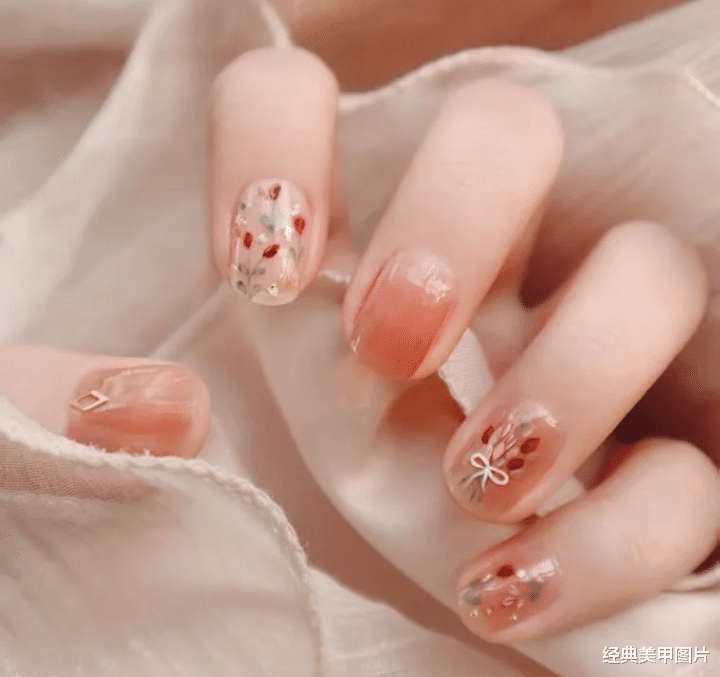 美甲|谁说短指甲不适合做美甲，美酱第一个跳出来反对！