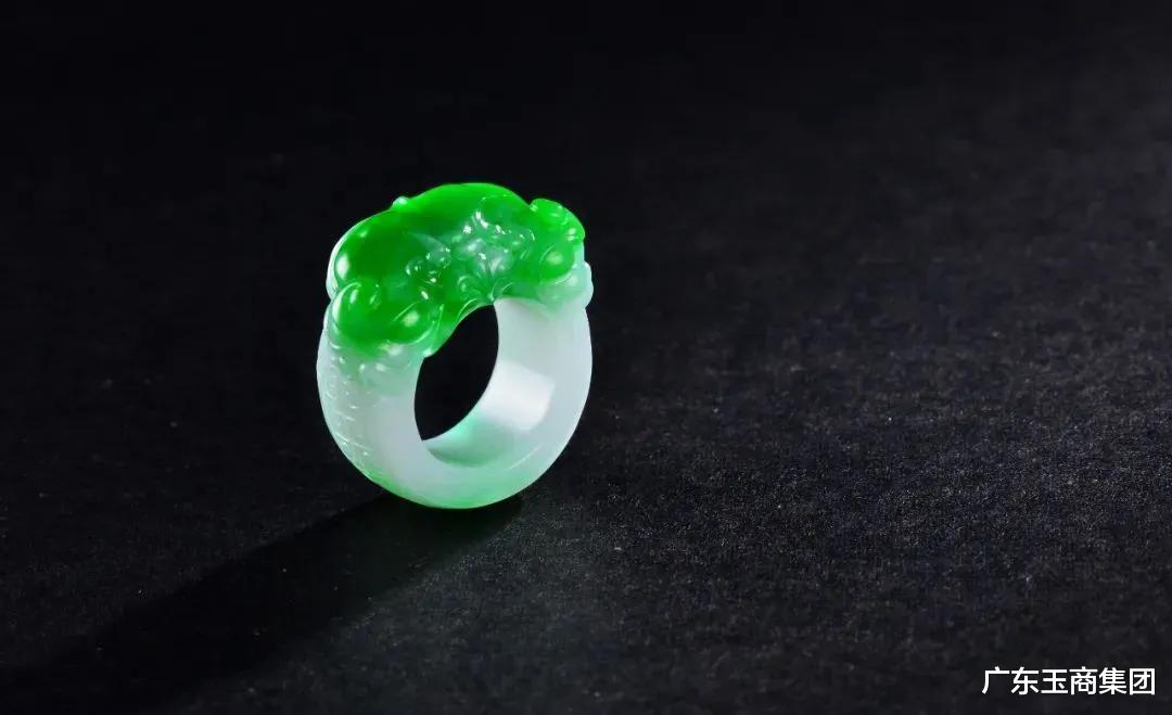 翡翠|四种小众又好看的翡翠手饰，没戴过就太遗憾了