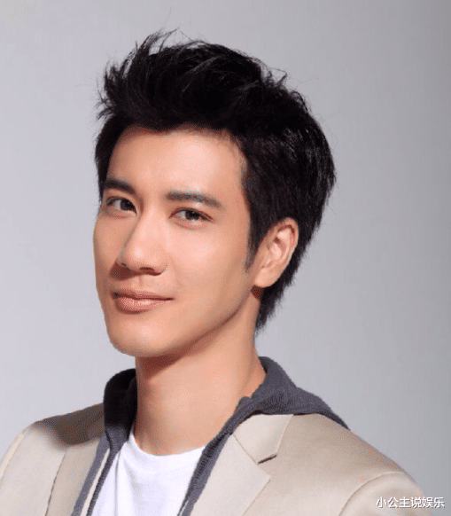 王力宏|王力宏给儿子取名，一共5笔没有1笔是弯的，网友：这是真学霸