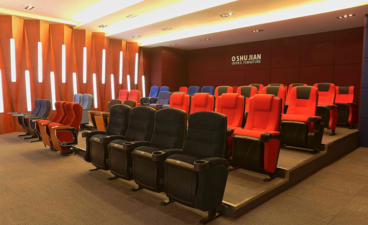 礼堂椅中的重力回复机构是什么?