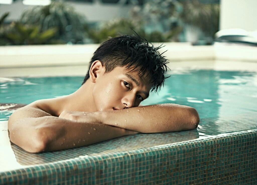 李现|因拒绝潜规则遭“雪藏”，复出上节目成背景板，今靠实力成为顶流