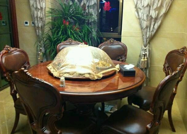 婆家给我准备的婚房,装修花130万,光餐桌5万,冰箱你都没见过