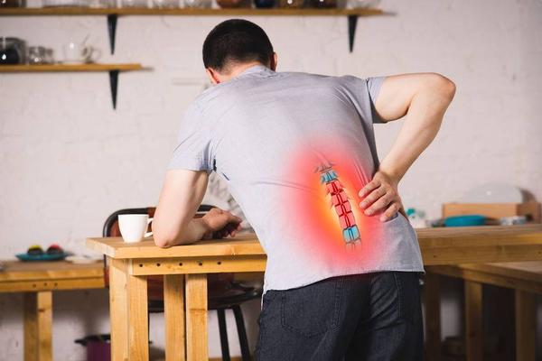 医说健康|这4种人，容易被腰椎间盘突出纠缠，掌握这5个方法，或能缓解
