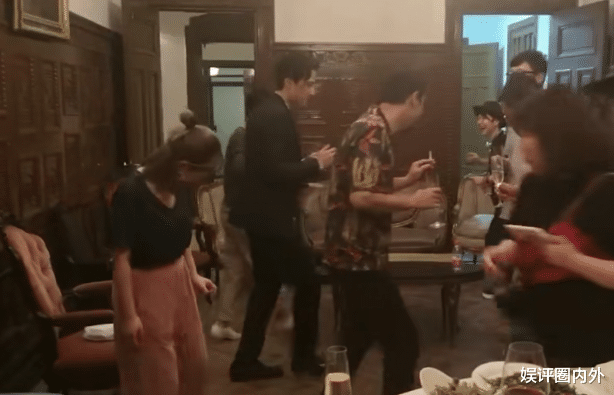桂纶镁|胡歌私下室内违法抽烟被捉，桂纶镁和男子跳舞衣服差点滑落，影帝廖凡陪伴聚会