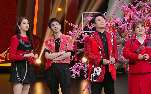 鹿晗|鹿晗悄悄现身,本想给女友一个惊喜,却被观众们的呼喊暴露位置