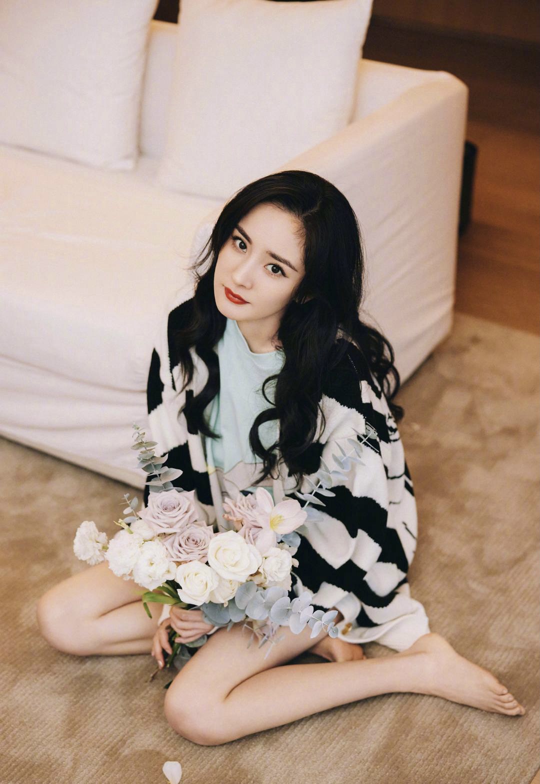 肖战|众明星2022新年营业图，杨幂、肖战、时代少年团……谁赢了？