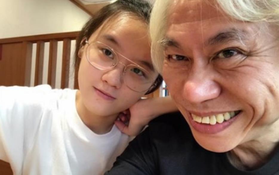 林靖恩|那对轰动一时的爷孙恋，七年过去，昔日的少女已无纯真笑容