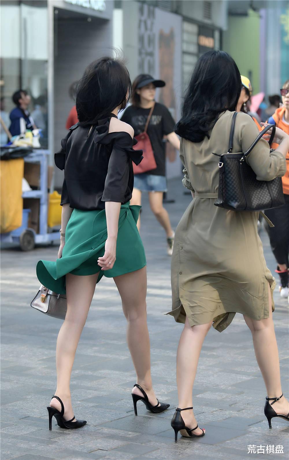 荒古棋盘|和姐妹一起逛街，要搭配高跟鞋，选择不同的细跟款式更好