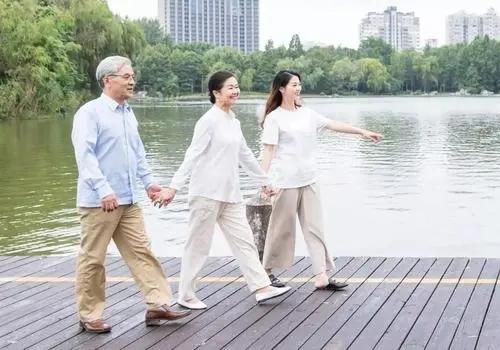 肠胃|饭后半小时是养胃黄金期,提醒:饭后不要做这4件事,对胃部不利