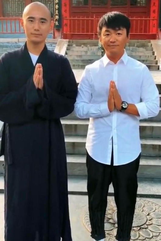 赵薇|38岁王宝强赤裸上身秀身材,肌肉性感油光锃亮,被指像烤鸭灰太狼