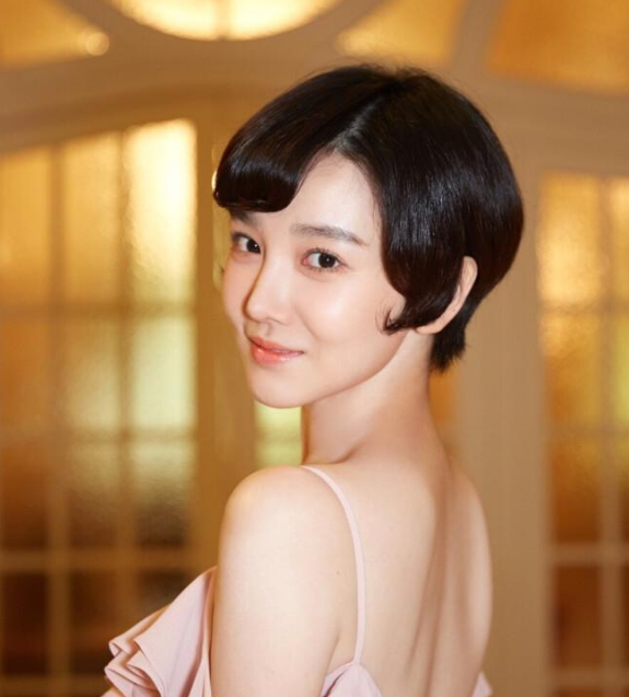 陈小纭|陈小纭近照脸部变化大！侧脸线条凹凸不平，看清她的回应：心疼了