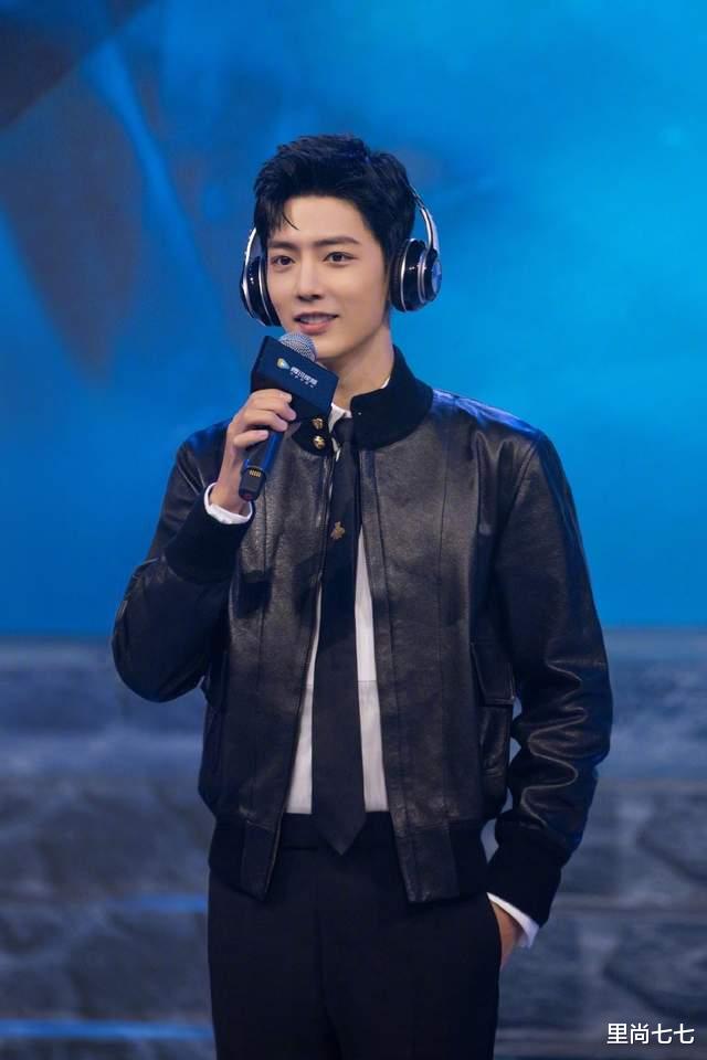 肖战|斗罗大陆开播六怪合体，肖战夹克搭领带超帅，吴宣仪穿粉裙腿真长