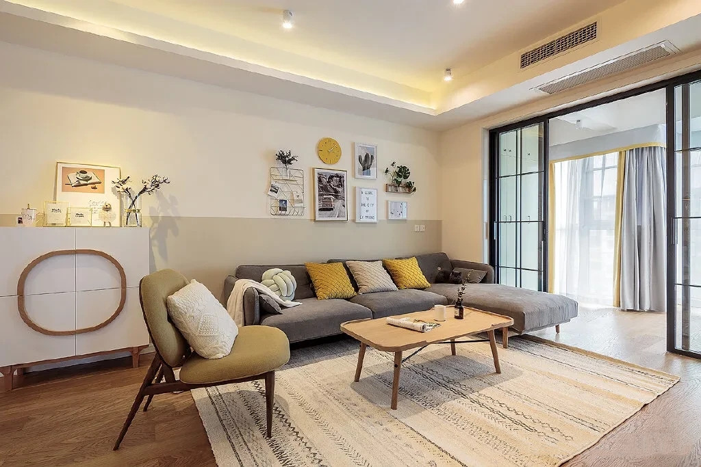 90平米的北欧风新房完工,简单装修大气又好看,入户就感到温馨