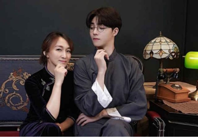 陈立农|陈立农晒合影为母亲庆生，妈妈这颜值，不进娱乐圈可惜了！