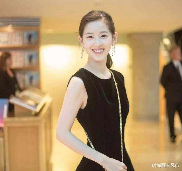 招聘|章泽天近照太成熟认不出！当了老板后累惨了，穿职场风少女感不再