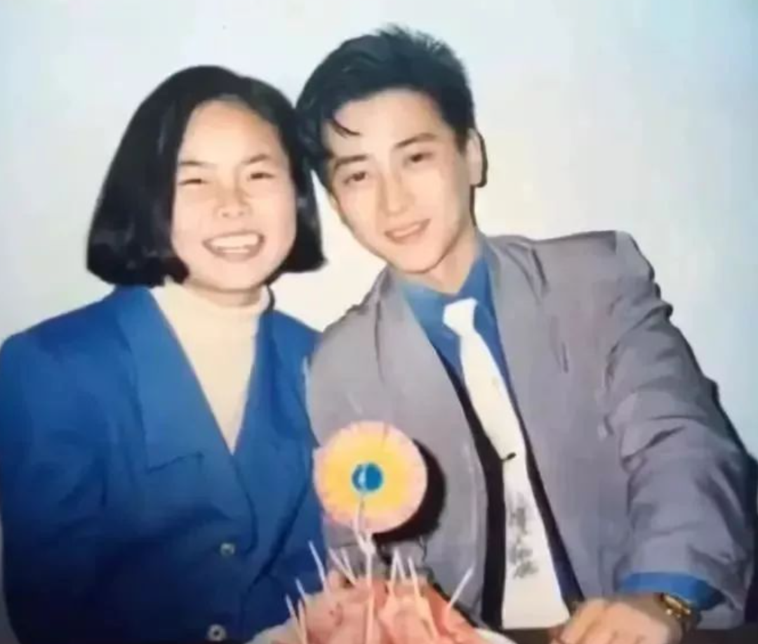 结婚照|网友组团晒父母结婚照，在那个没有滤镜的年代，爹妈颜值堪比明星