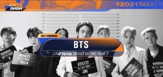 MAMA|MAMA大赏在韩流遭炮轰，一个韩国的颁奖典礼，却全程用英文来介绍