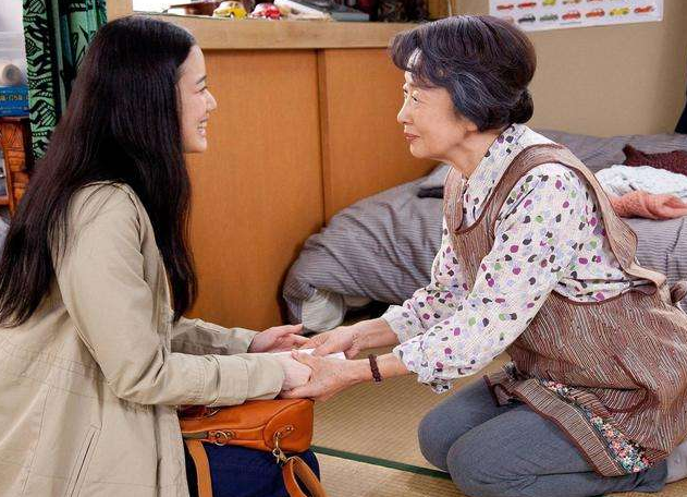 Ainee妈咪 低龄退休老人也有烦恼，5旬女儿无奈吐槽母亲：能不能让我省点心