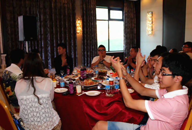 安妈育儿日|女孩高考估分620,分数没出办升学宴,得知录取院校后亲戚喊退钱