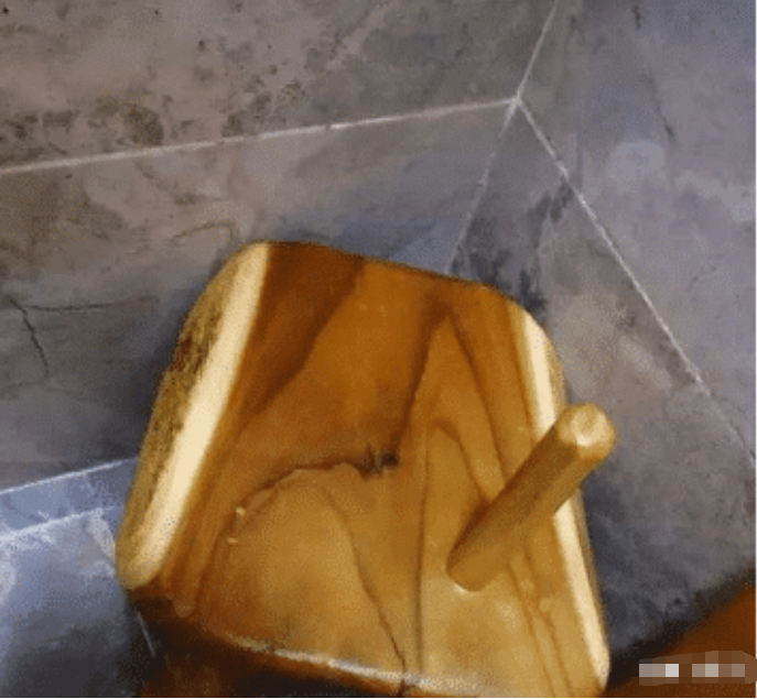 刘海|“酒店浴室开始有这种椅子了吗？这是用来干什么的？”哈哈哈