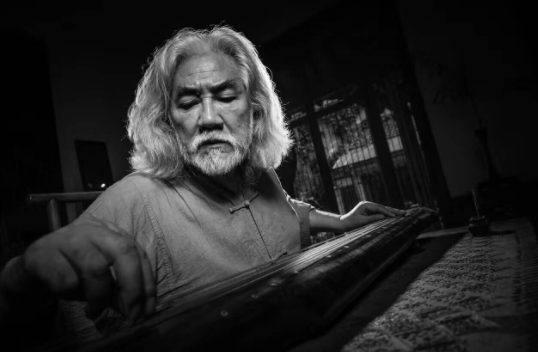 李玉刚|张纪中直播卖货，娇妻杜星霖帮忙吆喝，网友却质疑：为什么要嫁老头？