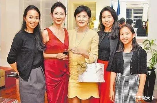 张艺兴|邱淑贞最美女儿这是整容了？脸突然僵成蜡像