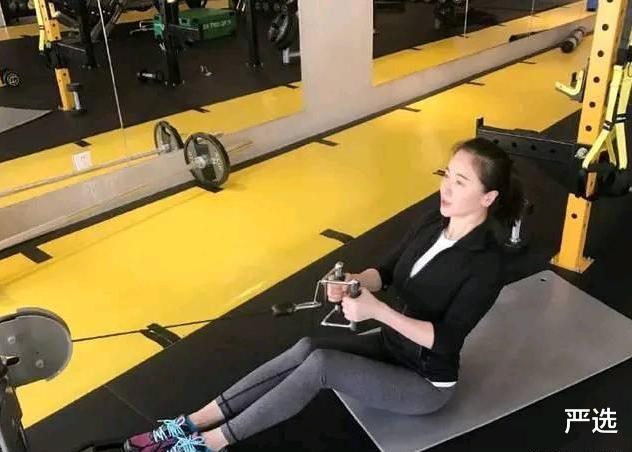 左小青|被左小青100斤身材惊艳到了！42岁硬像18岁少女，清纯女神气息