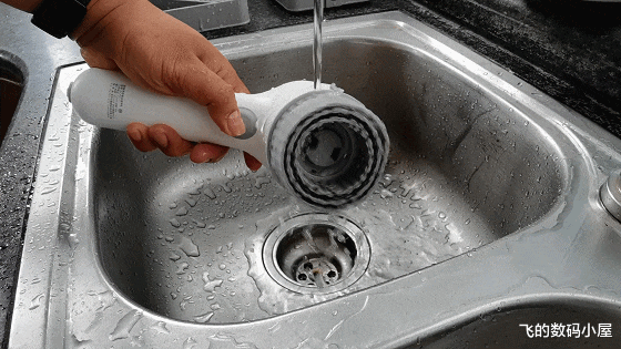 还在为厨房清洁烦恼?看看让你省心省力的魔雅厨房电动清洁刷