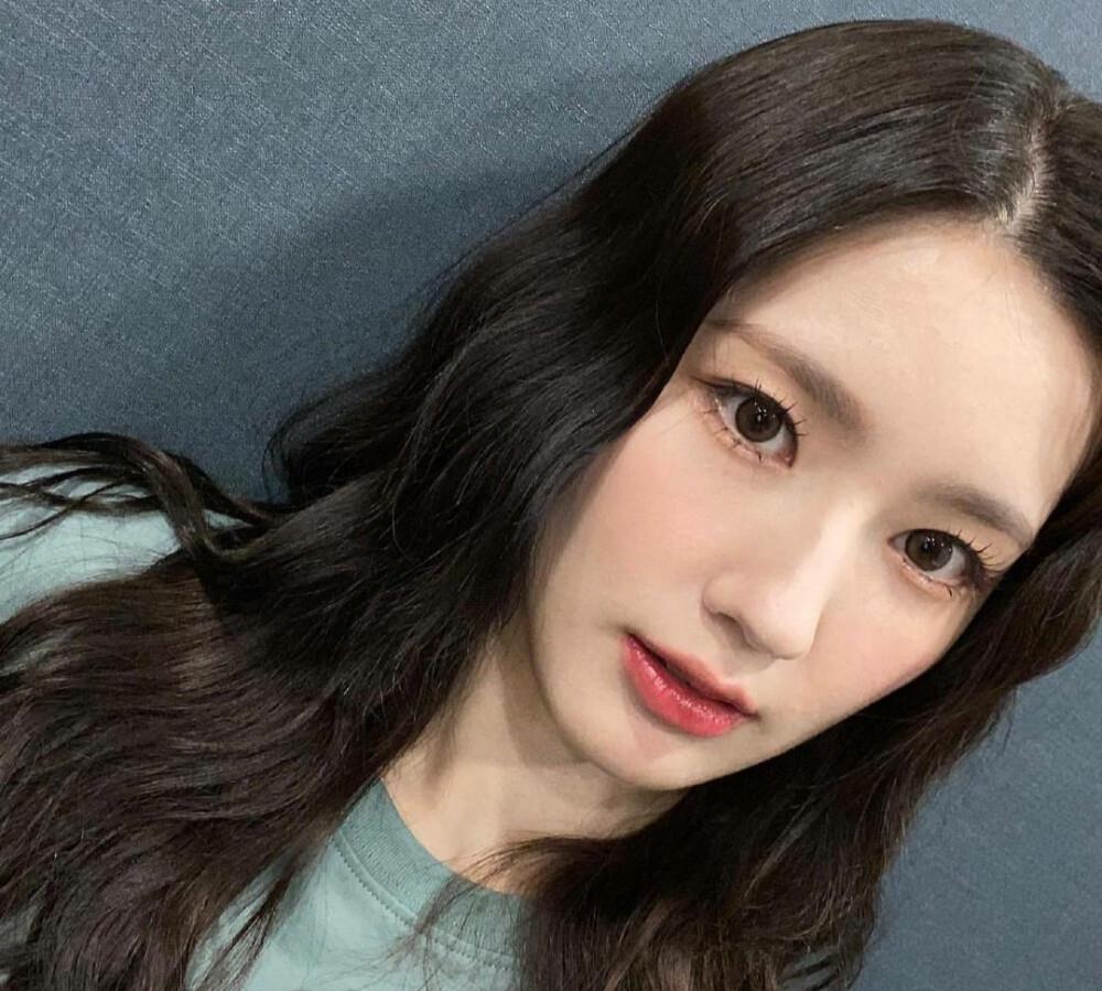 徐穗珍|(G)I-DLE赵美延上节目，回放组合活动的片段时，徐穗珍被打码处理