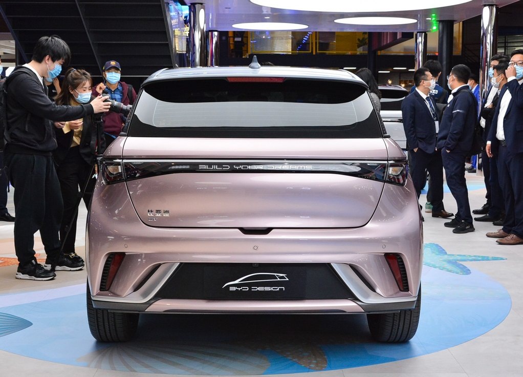 比亚迪|比亚迪玩大了！打造全新“飞度”，续航1000Km，2.9S破百，很炫酷