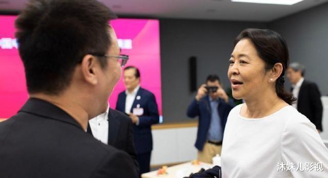 倪萍 倪萍的真实容颜,脸上黄斑皱纹瑕疵多,62岁减肥瘦身也不漂亮!