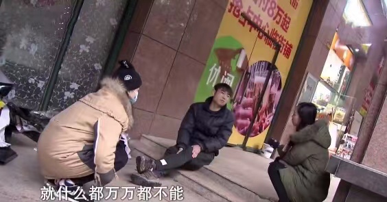 清白路人 女友怀孕5个月，初恋男友却闪婚富家女，直言没有钱就没有尊严