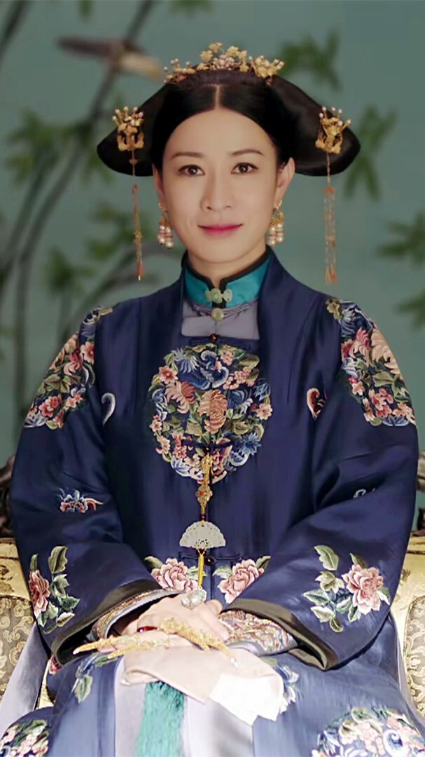 李亚鹏|38岁知名港星逛杭州夜市，不戴口罩无人认出，化身干饭人直呼好吃