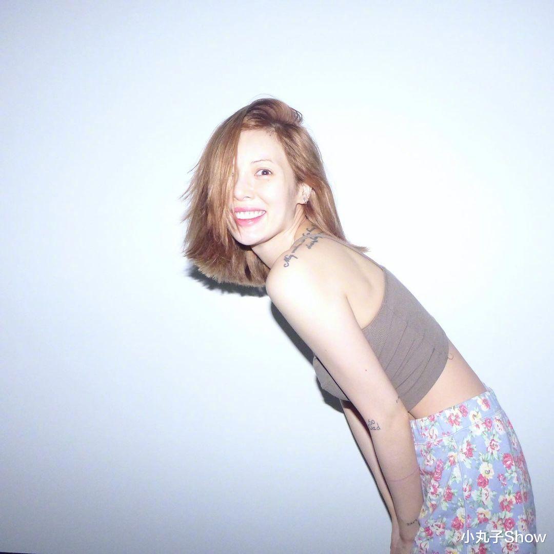 金泫雅|“南韩小野马”泫雅晒火辣美照，小背心炫出小蛮腰，身材管理顶级