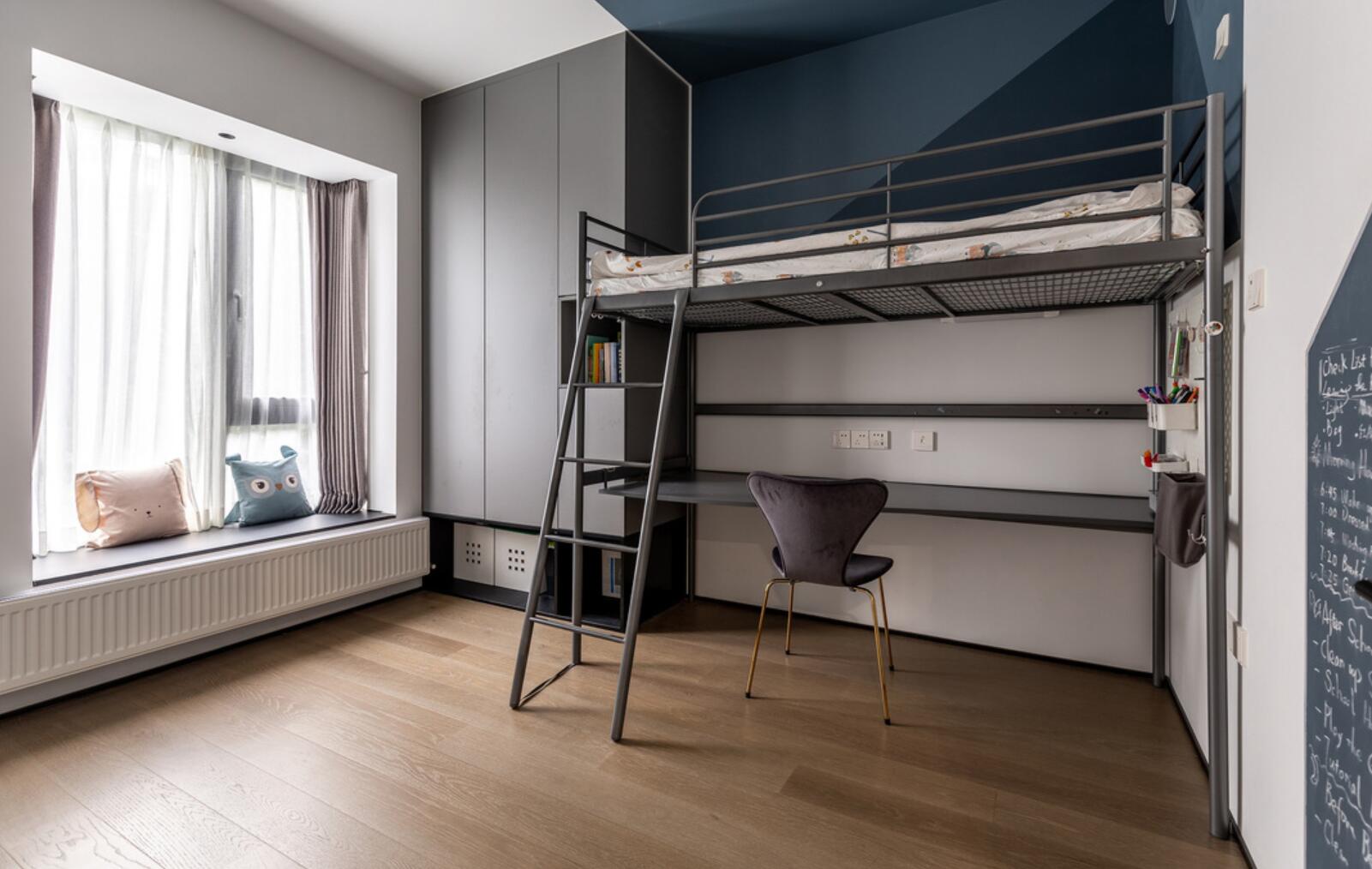 沙发墙做柜子，客餐厅做隔断，她130㎡新家，真是又酷又有趣