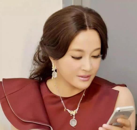 机加工分享赵工|结过4次婚,爱过5个男人,为何61岁的刘晓庆还能嫁入豪门?