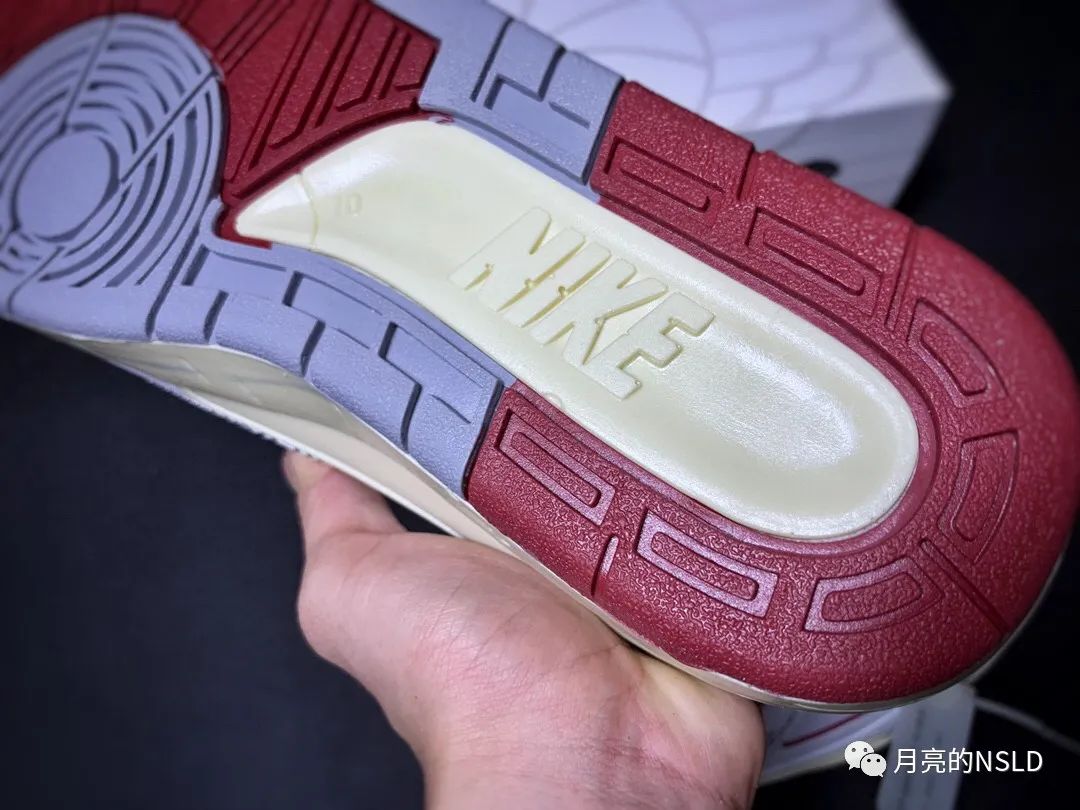 难舍离断 还没发售的jordan亲签OW AJ2细节大公开 蜥蜴皮料能用上不？实拍3%理念下的奢华球鞋