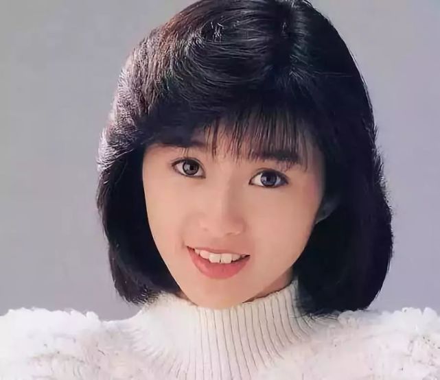 酒井法子|从一代女神到沦为网络“乞讨”，偶像陨落有多可怕？