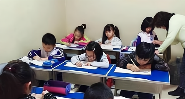 Hi家有小甜椒儿|三胎政策后“双减政策”受关注，网友：这是逼我辞掉工作回家带娃