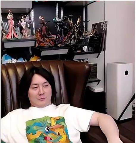 xyg|XYG战队遭遇四连败,在S组难求一胜,张大仙生无可恋瘫坐在椅子上