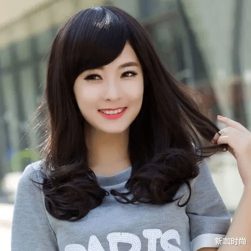 乔晶晶|马伊琍留长发更显嫩，穿斜肩黑裙同框小2岁袁泉，仿佛差了一个辈