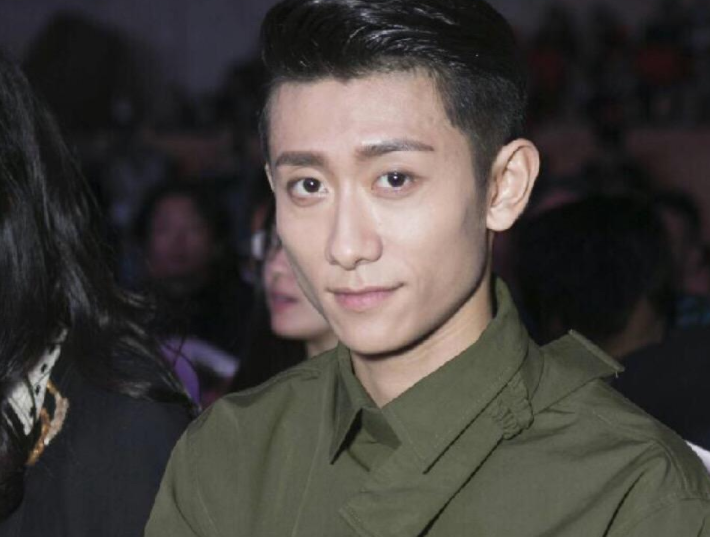 张一山|张一山的家庭背景有多厉害？姑姑韩红不算啥，他父亲才是真厉害